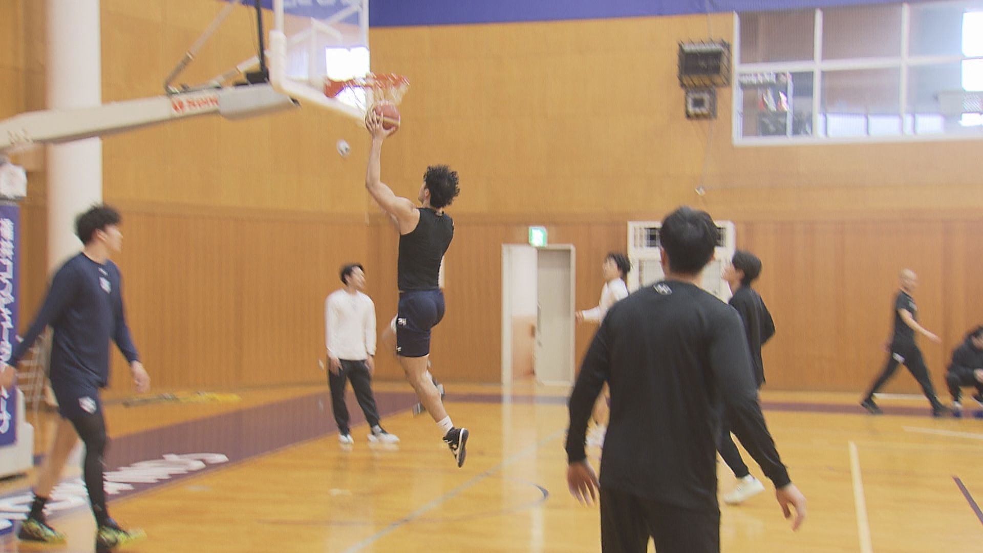 シュート練習などで汗を流した